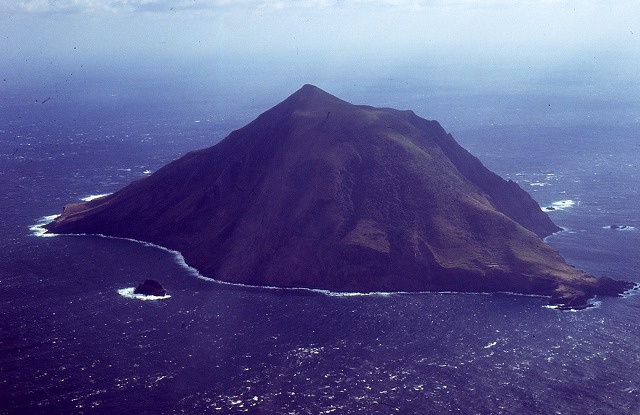 八丈小島上空の画像