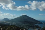 現在の八丈島(登龍峠からの展望)の画像