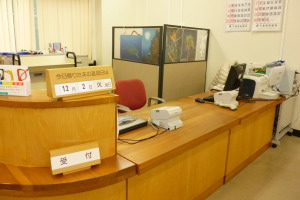 八丈町立図書館カウンターのイメージ