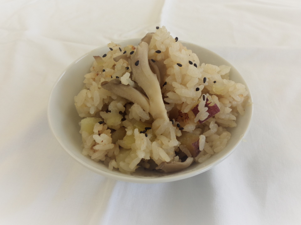 舞茸とさつま芋のみそ炊き込みごはん