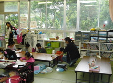 トラブルはないか、常に子どもたちを見守っています。
