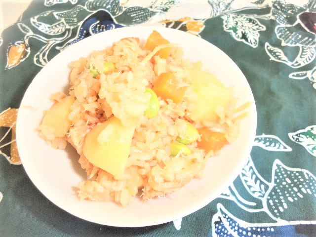 鮭とじゃが芋の炊き込みごはんの画像