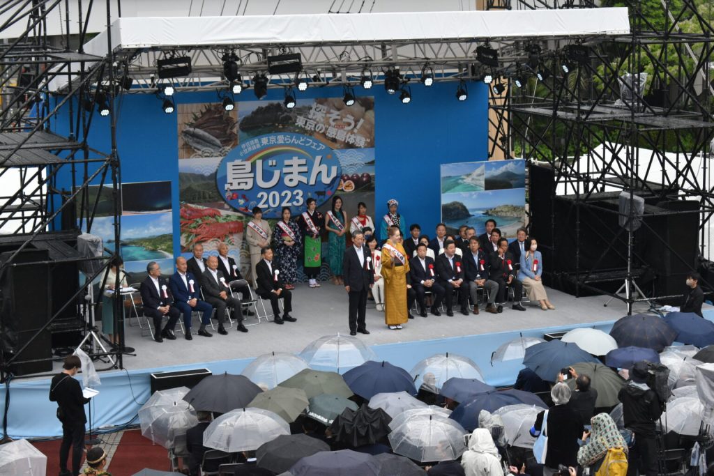 イベントの開会式のリハーサルに参加した画像
