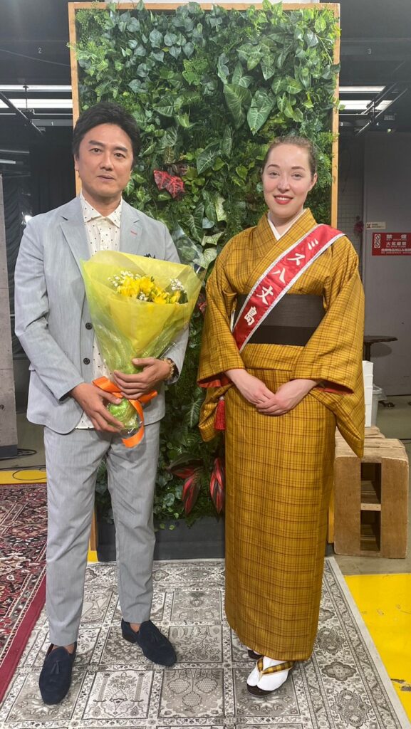 花束を渡した後の画像