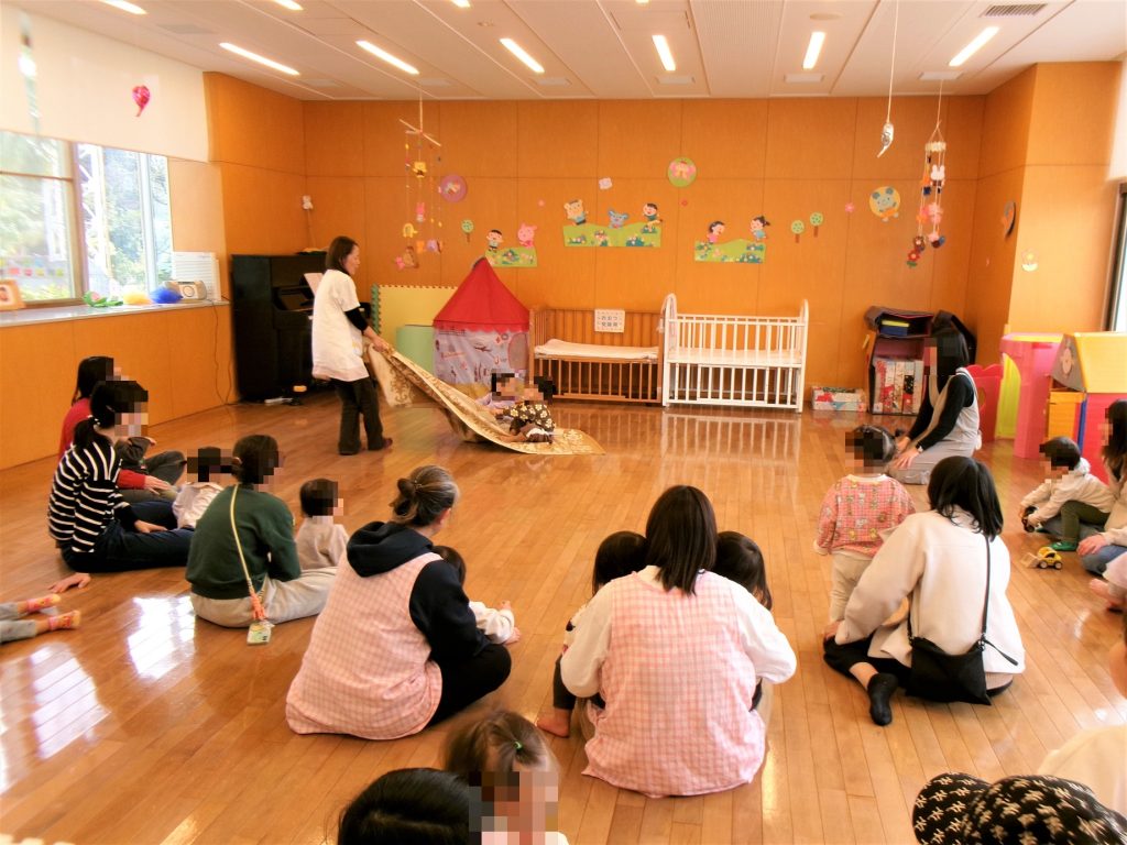みんなでギュッ!ふれあいあそびの写真07
