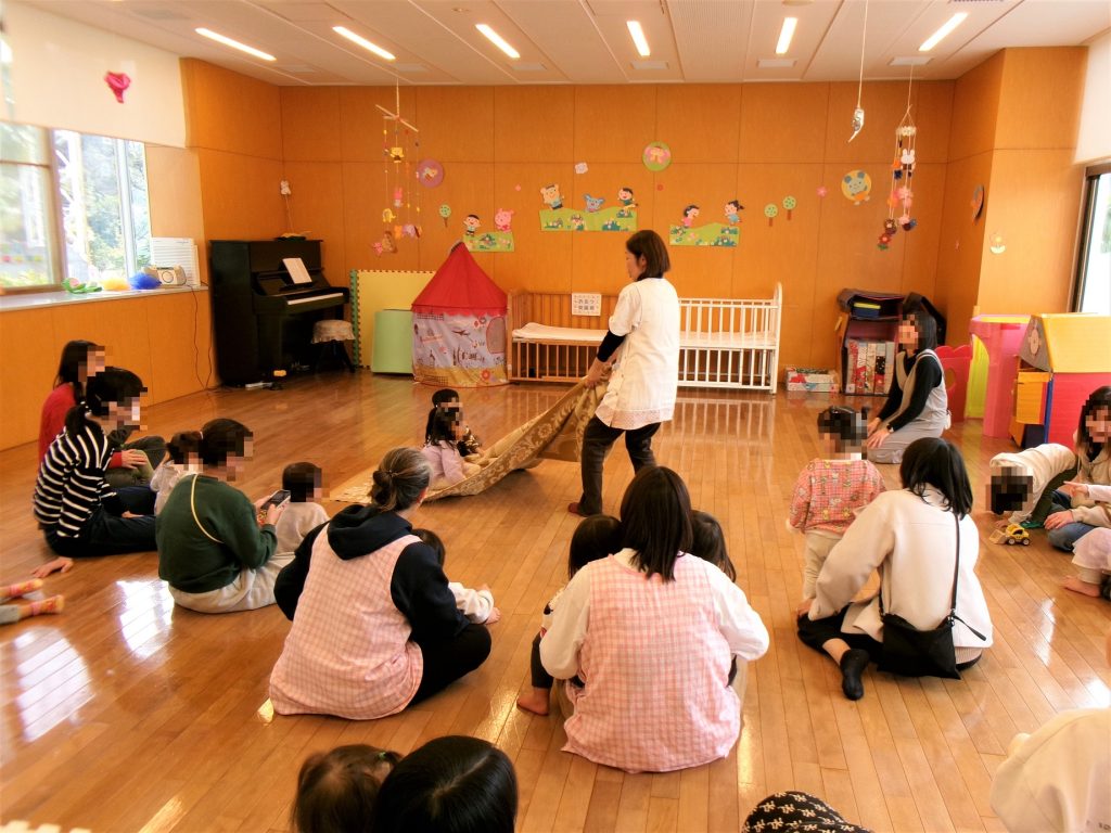 みんなでギュッ!ふれあいあそびの写真08