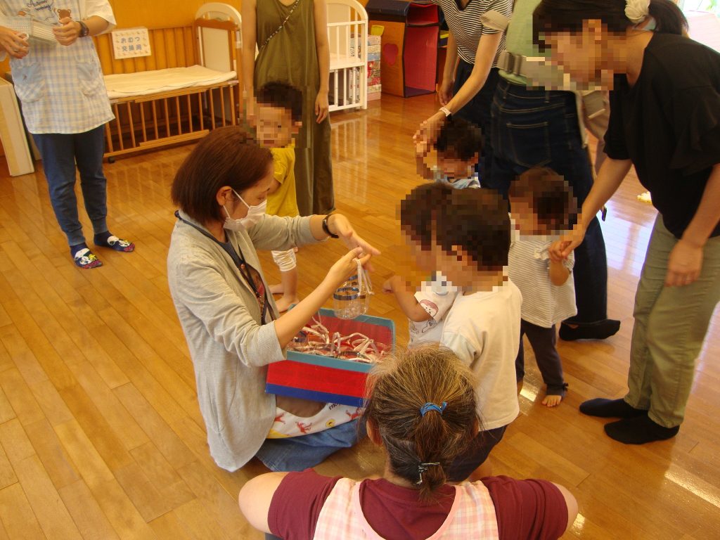 水あそびのおもちゃ作りの写真03
