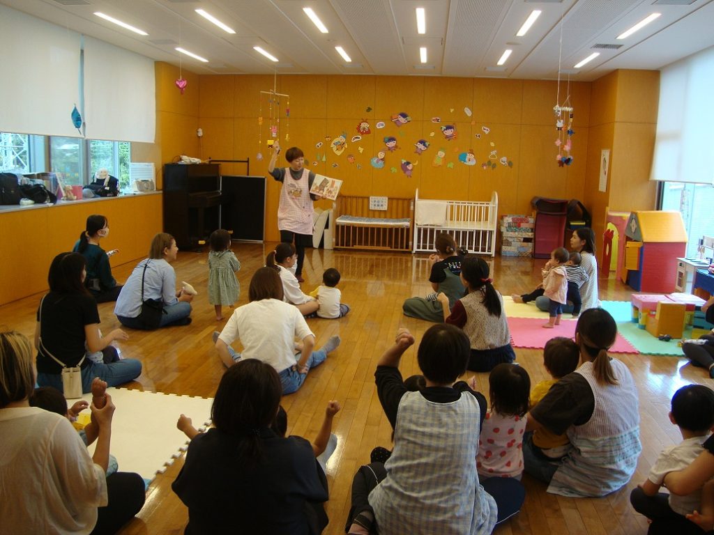 絵本であそぼう! 11月のおはなし会の写真04