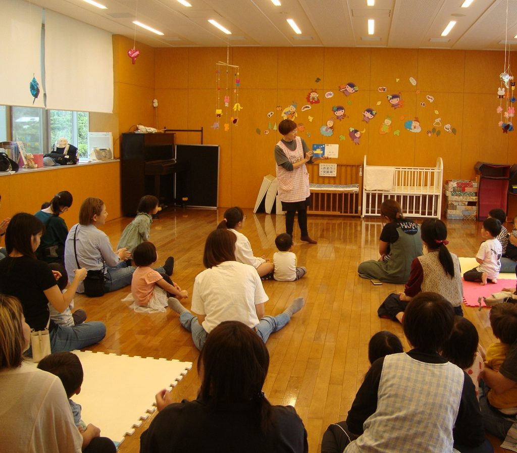 絵本であそぼう! 11月のおはなし会の写真05