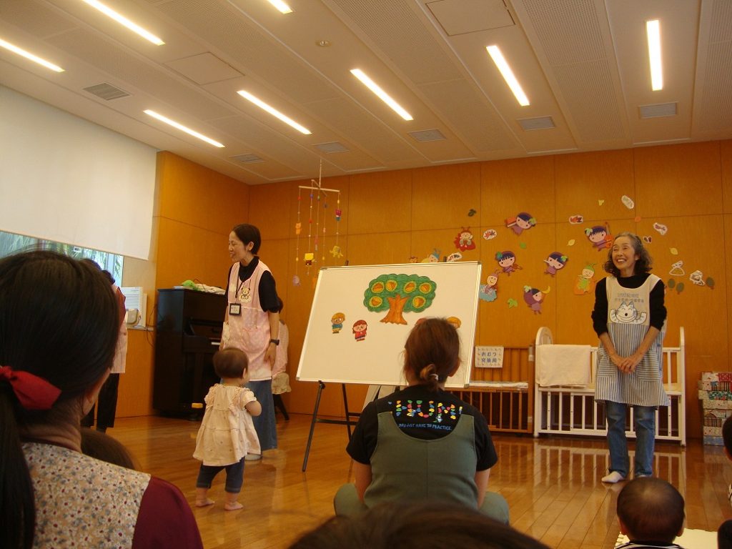 絵本であそぼう! 11月のおはなし会の写真07