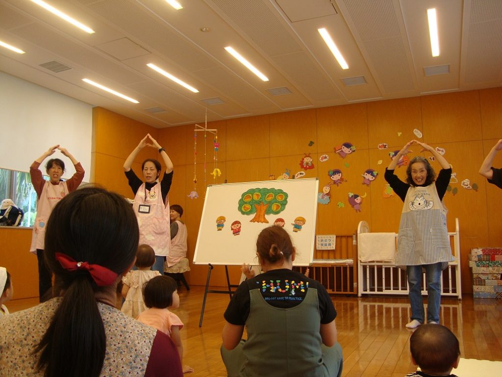 絵本であそぼう! 11月のおはなし会の写真08