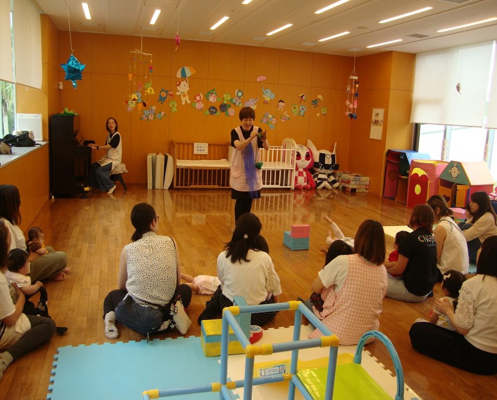 雨の日も楽しい!おはなしあそびの写真05