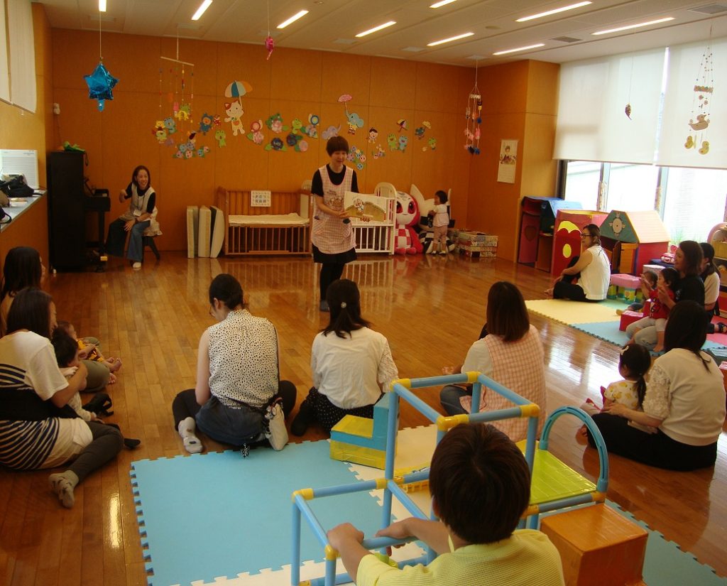 雨の日も楽しい!おはなしあそびの写真07