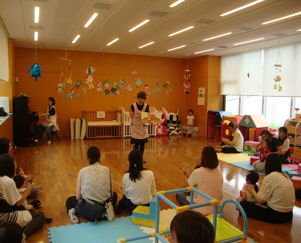 雨の日も楽しい!おはなしあそびの写真08
